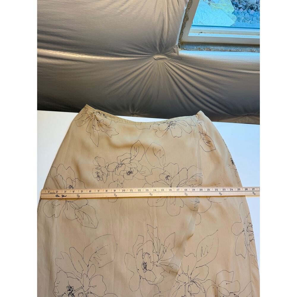 Vintage Alfani Womens Size 14 100% silk Midi Wrap Skirt Lined Tan Black Floral - Picture 9 of 13